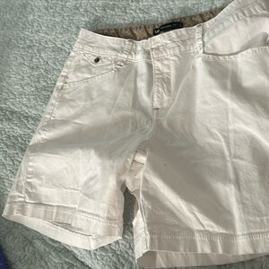Lee natural fit size 6 white short